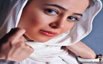پوشش الناز حبیبی با لباس خاص