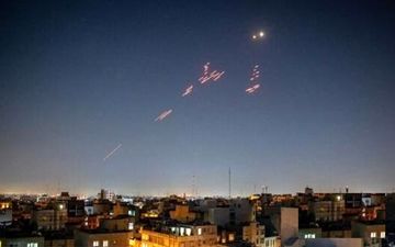 فعالیت پدافند هوایی در نقاط مختلف تهران / حمله آمریکا و اسرائیل شروع شد؟