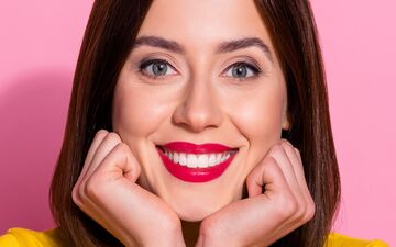 کدام رنگهای رژلب، دندان ها را سفیدتر نشان میدهد؟