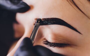 رازهای زیبایی طبیعی: همه چیز درباره حنای ابرو و مزایای آن
