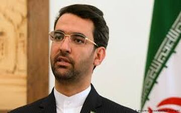 
آذری جهرمی: هیچ‌کس دوست ندارد ربات‌ها بر انسان‌ها حکمرانی کنند
