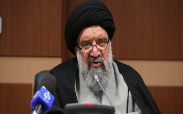 آیت‌الله خاتمی: مردم اصفهان علمدار نظام جمهوری اسلامی بوده‌اند