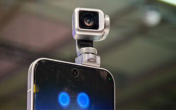 انتشار ویدیوی آنباکسینگ گوشی آنر Robot Phone