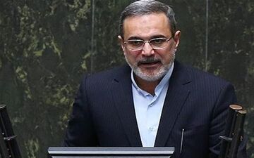 وزیر آموزش و پرورش از آثار کاردستی دانش‌آموزان طالقان بازدید کرد