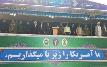 رژه نیروهای مسلح در کرمانشاه برگزار شد