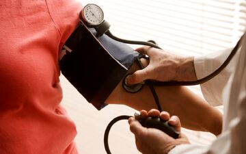یک راهکار ساده در حمام که می‌تواند فشار خون را پایین بیاورد