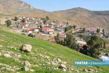 خانه های ساخته شده علی دایی در مناطق زلزله زده