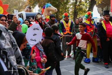 مراسم شادپیمایی در خیابان های همدان  + تصاویر
