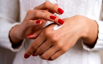 چگونه مرطوب کننده خانگی برای پوست خشک بسازیم؟