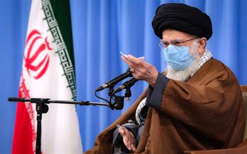 حضرت آیت‌الله خامنه‌ای: برای رفع مشکلات مردم و درست شدن آینده کشور به وعده‌های این و آن اعتماد نکنید/رفع تحریم به دست دشمن است اما خنثی‌سازی آن به دست خودمان است