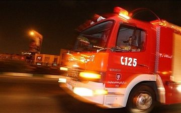 آتش‌سوزی تانکر ۳۰ هزار لیتری حامل سوخت در جنوب تهران/ آتش‌نشانان مشغول اطفاء هستند 