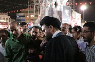 گزارش تصویری از حضور رئیس اداره اوقاف شهرستان قدس در جمع مردم/برگزاری میز خدمت و سخنرانی در تجمعات شبانه