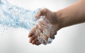 لرزش دائمی دست ها چه دلایلی دارد؟