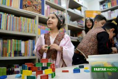 اجرای شاهنامه‌خوانی گروه همایون به مناسبت جشن مهرگان در شهر کتاب کرمانشاه