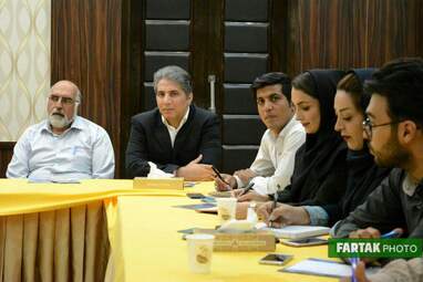  نشست هم‌اندیشی تورلیدرها برای جذب گردشگر  در سالن آناهیتا هتل پارسیان کرمانشاه 