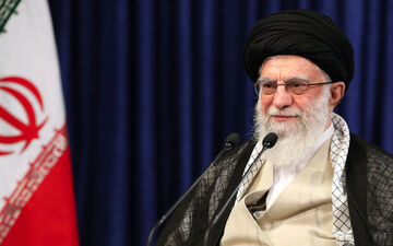 آیت الله خامنه‌ای: مبارزه با فساد بدون ملاحظه و تعدی و فقط بر مدار حق، عدل و قانون باشد
