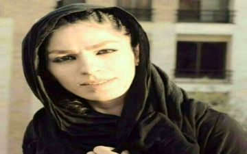 ... و عکس ناصر روی پرده سینما 