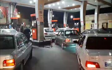 رعایت نکردن نکات بهداشتی در جایگاه سوخت شهرستان قرچک!