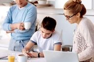 آیا شما هم والد هلیکوپتری هستید؟ بدترین اشتباهات در محافظت از فرزند