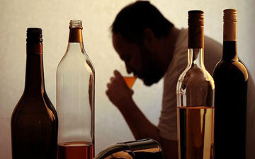 
با علائم مسمومیت با متانول

