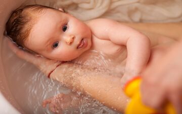 کودکم را چطور حمام کنم؟