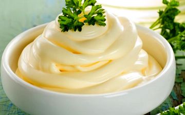 سس مایونز رژیمی: طرز تهیه خوشمزه و کم‌کالری