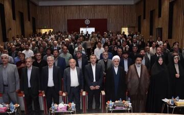 برگزاری نشست دبیر شورای عالی مناطق آزاد با مسئولان ماکو