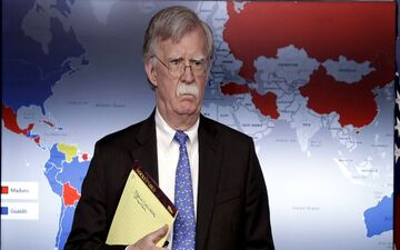 تلاش بولتون برای وسوسه کردن سران ارتش ونزوئلا به جدایی از «مادورو»