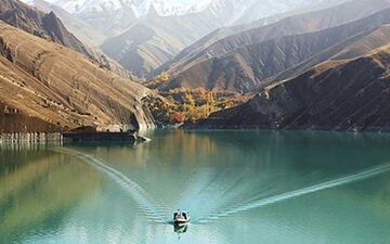 واریان ؛روستایی که قایق سواری تنها راه ورود به آن است