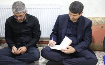 وزیر ارتباطات از خانواده شهید روح‌الله توسلی در مهران دیدار کرد