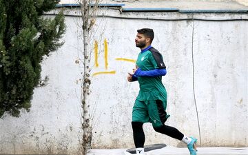 مدافع استقلال همچنان دور از میادین 