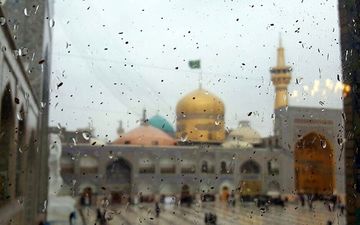 ویدئویی از بارش باران در حرم مطهر رضوی