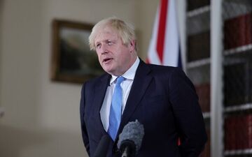جانسون: آماده بررسی نگرانی مشروع روسیه از طریق دیپلماسی هستیم!
