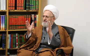 بازیگری زنان با کلاه گیس در تئاتر شایسته نیست