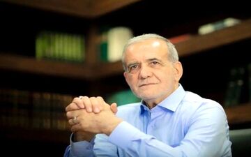 هندوانه‌خوری پزشکیان در مشهد

