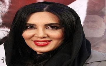 تیپ خانم بازیگر در کافه ای در ایتالیا/عکس