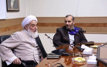 
 رسیدگی به وضعیت معیشتی خانواده شهدا وظیفه ماست

 

 