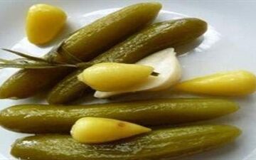 اتفاقی که با خوردن یک خیارشور در بدن می افتد!