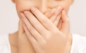 چگونه بوی بد دهان در صبح را رفع کنیم