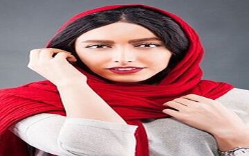 تیپ و ظاهر ساناز طاری در زیبا کنار