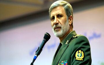 وزیر دفاع: ملتی که فرهنگ شهادت داشته باشد سلطه پذیر نیست 