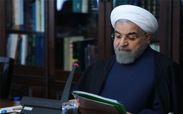 امضای روحانی پای اسکناس ده هزار ریالی جدید نشست