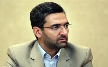 شعر طنزی که در حضور وزیر ارتباطات خوانده شد +فیلم 
