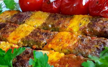طرز تهیه کباب نگینی تابه‌ ای؛ کبابی خوشمزه و مجلسی با طعمی خاص