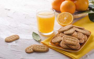آیا مصرف کیک، بیسکویت و آبمیوه برای وعده صبحانه کودکان مناسب است؟