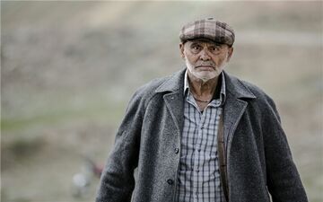 
جمشید هاشم پور در نمایی از «دارکوب»
