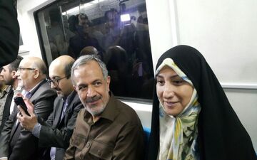 تصویری از مترو سواری اعضای شورای شهر تهران