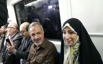 تصویری از مترو سواری اعضای شورای شهر تهران