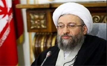 حال آیت الله آملی لاریجانی خوب است + فیلم