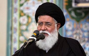 امام جمعه مشهد: پایگاه‌های نظامی آمریکا مخل امنیت کشورهاست
